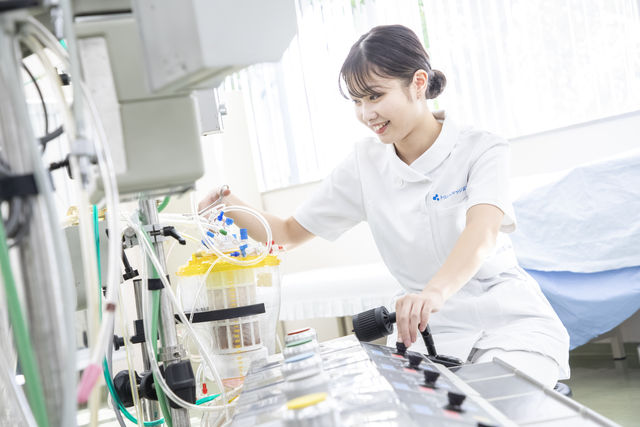臨床工学科 チーム医療の中で医療機器のスペシャリストとして、他の医療スタッフや患者さんから頼りにされる医療従事者を目指す