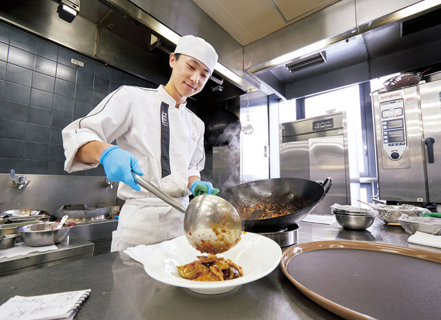 調理技術マネジメント学科 基本技術を習得し専門分野を見極め、高いレベルへと学びを深めていく。