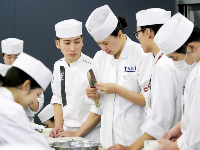 調理師本科 調理クラス あらゆる食の業界で活躍できる力を身につけます