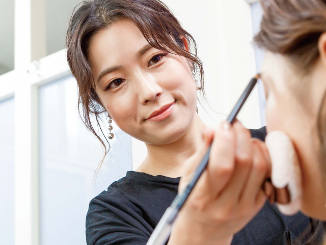 ヘアメイク科 美容師国家資格を取得し、映画・テレビ・CM・舞台・雑誌で活躍するヘアメイクアップアーティストを目指す！