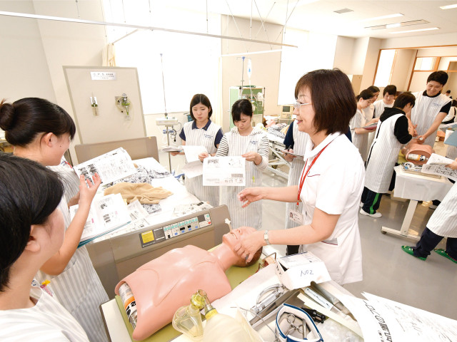 看護福祉学部 看護学科（大館キャンパス） 高度な保健・医療に即応できる確かな知識と実践力、命に寄り添う強さと優しさを学ぶ