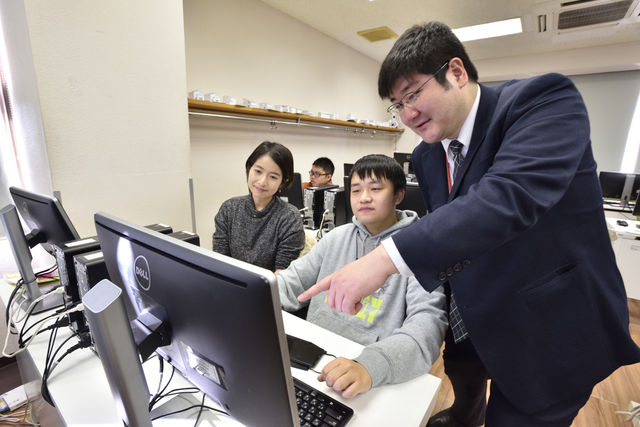 情報システム科 プロダクトデザイナー・CADコース 設計の知識を持ち併せた デザイナーを育成する