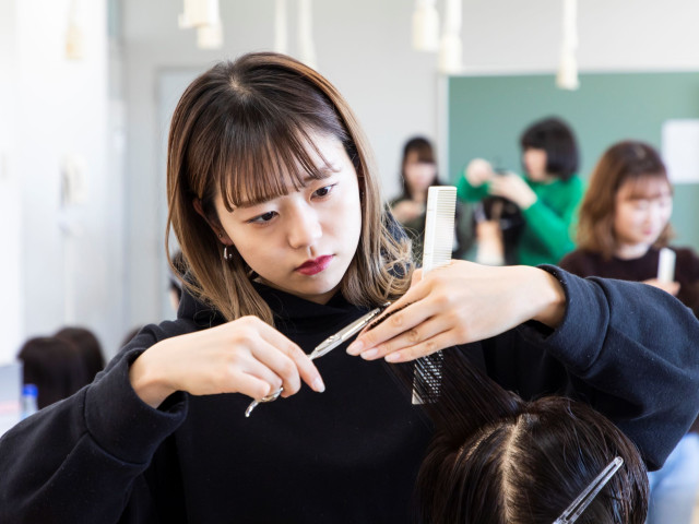 群馬県美容専門学校