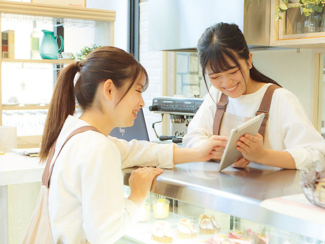 パティシエ・カフェ科 スイーツカフェクリエイターコース お店のプロデュースや独立開業時に必要な知識を総合的に学ぶ