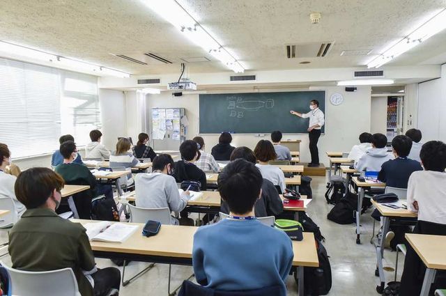 大学併修学科 専門学校で資格と技術を身につけ、さらに大学も同時に卒業できます