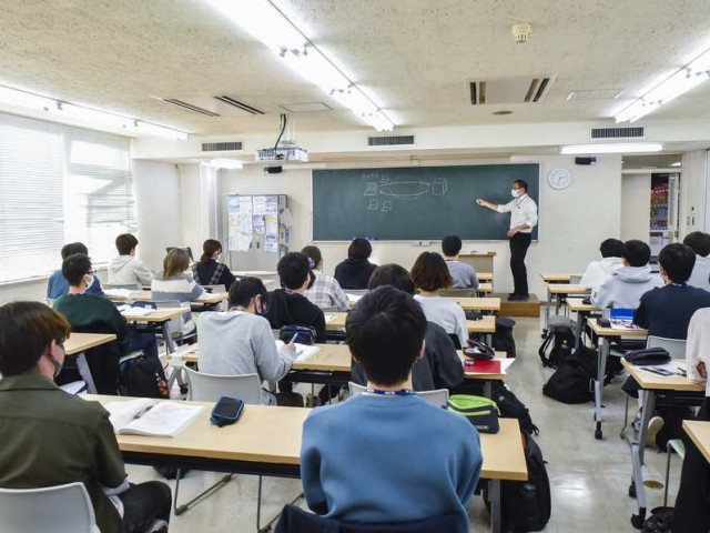 大学併修学科 専門学校で資格と技術を身につけ、さらに大学も同時に卒業できます