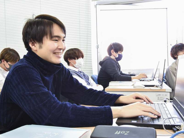情報スペシャリスト学科 社会と企業の基盤を支える、プログラムの作成とテクニックを習得