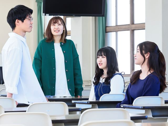 子ども学部 子どもと人間を理解し、幸せを創ります。