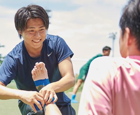 スポーツトレーナー科 アスレティックトレーナーコース（2年制） アスリートの競技復帰からコンディショニングの管理までマスターした、スペシャリストを目指す。