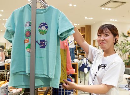 スポーツビジネス科 スポーツショップコース スポーツの特性や消費者を理解した商品提供法を学ぶ。