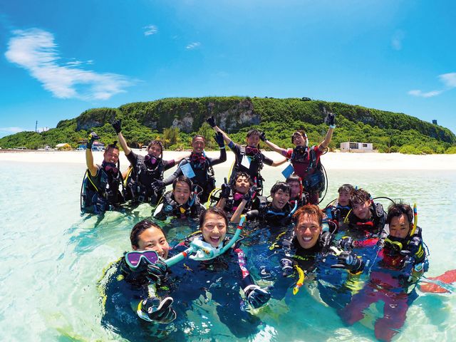 リゾート観光・ホテルエアライン科 ダイビング・アウトドア観光コース ダイビングやアウトドアの楽しさと感動を安全に伝える技術を学ぶ。