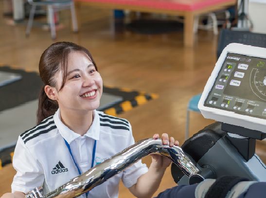 スポーツビジネス＆ウェルネス科 スポーツインストラクターコース フィットネスクラブや総合型スポーツクラブのインストラクターを目指す。