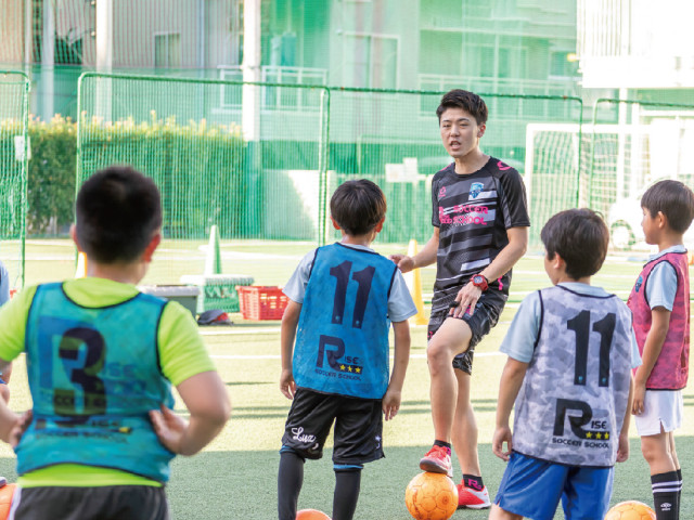 スポーツビジネス＆ウェルネス科 サッカーコース サッカーの技術向上と指導法・コーチング力を磨く。