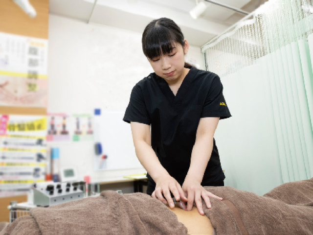 鍼灸科（昼間部・夜間部） 安定性も将来性も抜群の「国家資格」に「トレーナー技術」も身につくので仕事の幅も広がります！