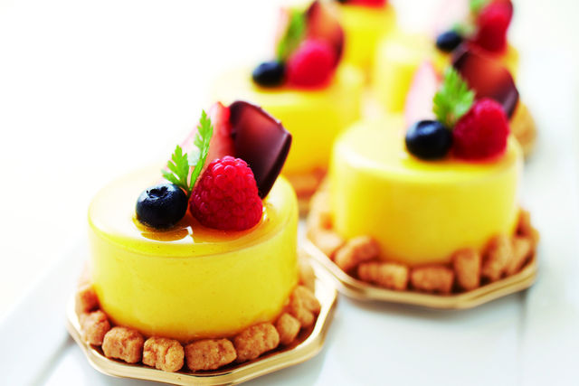 調理師本科 西洋料理クラス ダブルライセンスコース（年限は1年+1年） 1年後は製菓衛生師本科へ再進学。「調理」と「製菓」2つのジャンルのテクニックを身につける。