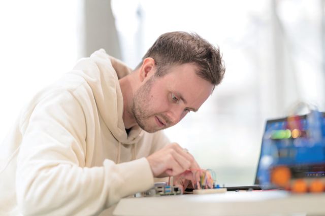 IoT＋AI科 技術力×発想力＝イノベーション！発信力を備えた、真のエンジニアになる