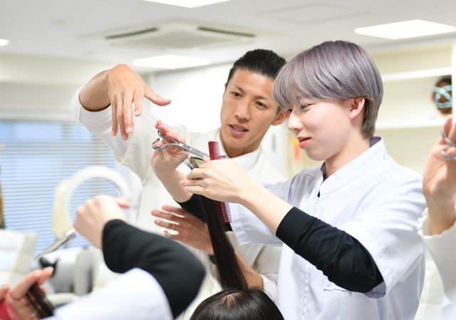 美容学科 高い技術力を身に付けることを目的に作られた美容師育成コース