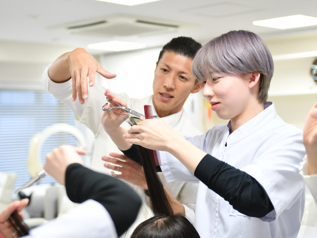 美容学科 高い技術力を身に付けることを目的に作られた美容師育成コース