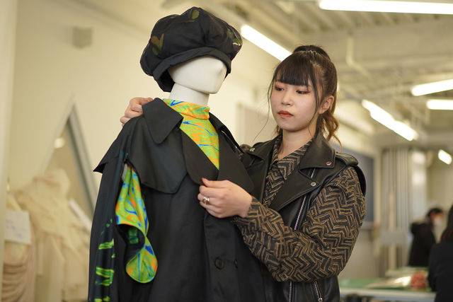 ファッションデザイン学科 高度専門士コース 在学中からオリジナルブランドを立ち上げ、世界を舞台に活躍できるファッションデザイナーに。