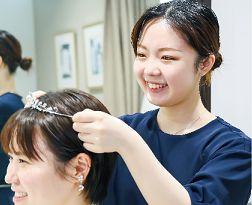 美容科 ブライダルコース 美容師国家資格＋ブライダル（メイク・花嫁着付）2つのスキルで就職先の幅が広がる。