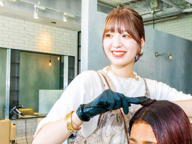 美容科（2年制） ヘアカラーリストコース カラーのスペシャリストとしての知識と技術が学べる。