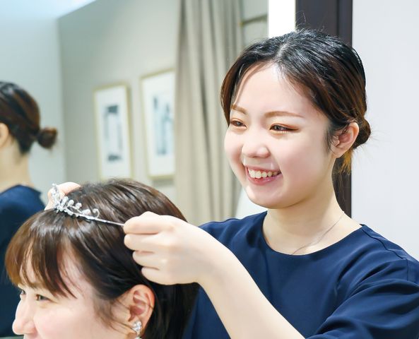美容科 ブライダルコース 美容師国家資格＋ブライダル（ヘアメイク・花嫁着付）2つのスキルで就職先の幅が広がる。