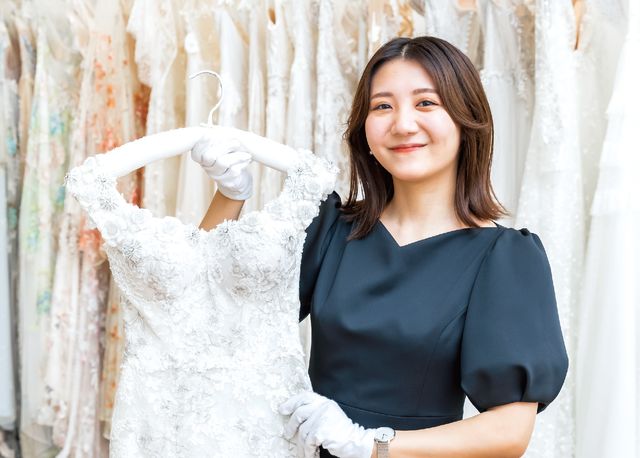 ブライダルヘアメイク＆ドレス科 ドレススタイリストコース 運命の1着をコーディネートするドレススタイリスト。ドレスからアクセサリーまで、トータルにスタイリングできるセンスを磨きます！