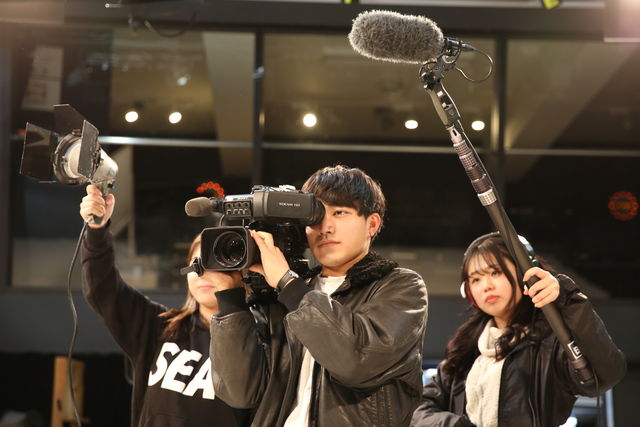 デジタルメディア科 テレビ番組技術コース テレビ・映画・ライブ・MVシーンで活躍する、映像のスペシャリストを育成！ 多ジャンルの現場研修を通して、幅広い知識と映像技術を実践的に学ぶ！