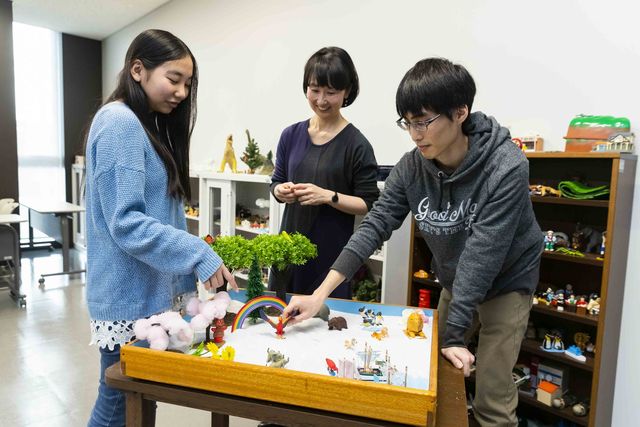 臨床心理学部 臨床心理学科 心理学を実践に役立て、心のケアができる人材を育成する