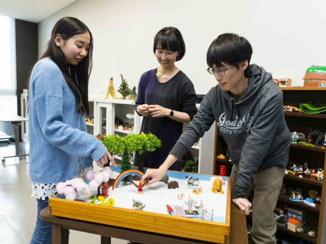 臨床心理学部 臨床心理学科 心理学を実践に役立て、心のケアができる人材を育成する