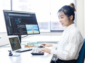 情報工学科 AI活用、アプリ・ゲーム開発といった実践的授業で、進化し続ける情報業界に対応できるプログラマーになろう！