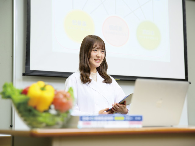 生活科学部 食物健康科学科 食・栄養を通して人々の健康づくり・疾病予防・重症化予防に貢献する専門職を養成