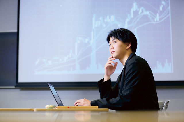 経営学部 経営学科 時代が求める経営学を身につけ、これからの社会の発展に貢献する