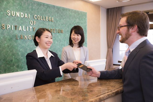 国際ホテル学科 豊富な実習と実践的なカリキュラムで、世界に通用するホテルスタッフをめざす！