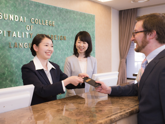 国際ホテル学科 豊富な実習と実践的なカリキュラムで、世界に通用するホテルスタッフをめざす！