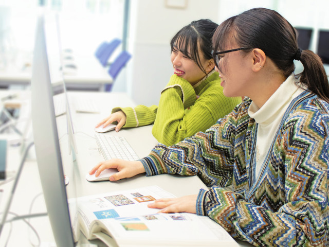 総合デザイン学科 グラフィック web フォト専攻 実習が9割！「人に伝える」視覚表現を学ぶ