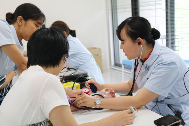 保健医療学部 看護学科 人に寄り添い