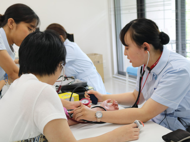 保健医療学部 看護学科 人に寄り添い
