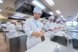 調理師専修科 【調理師専修科】基礎から応用・高度な技術まで習得する充実の2年間！