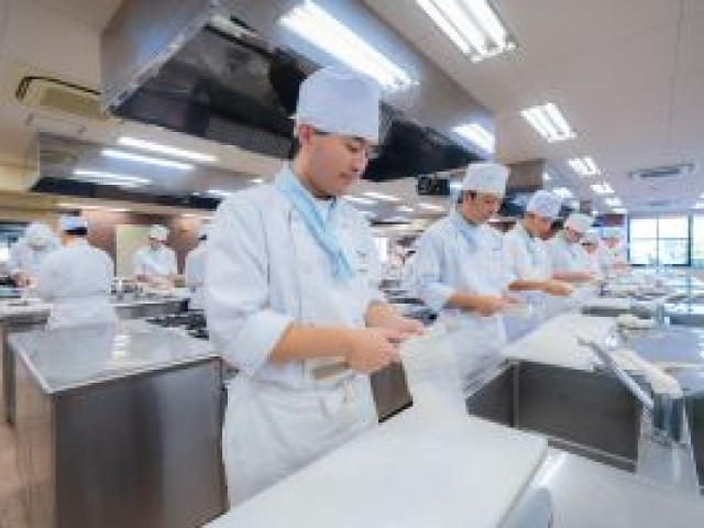 調理師専修科 【調理師専修科】基礎から応用・高度な技術まで習得する充実の2年間！