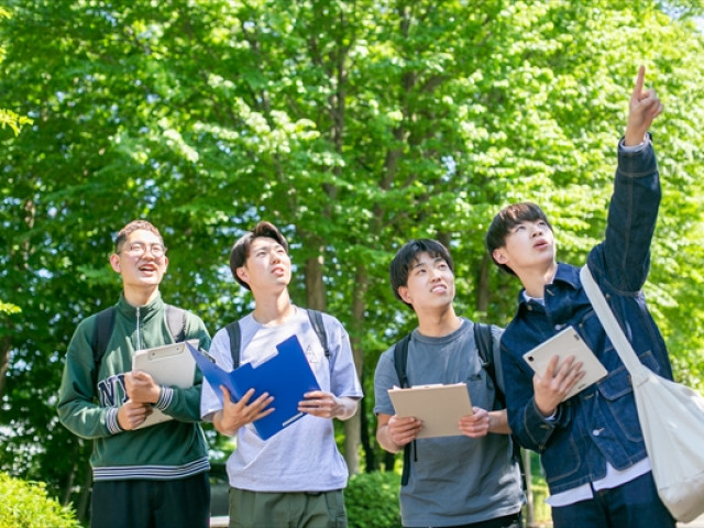 地域創生学部 地域創生学科 地域実習を通じて、“とことん”地域に関わり、 100年後まで続く地域を創る“答え”を見つけよう