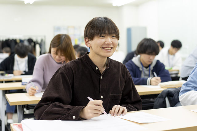 情報エキスパート学科 基本計画からオペレーションに至るまで、システム開発の流れを余すことなく把握。