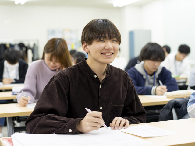 情報エキスパート学科 基本計画からオペレーションに至るまで、システム開発の流れを余すことなく把握。