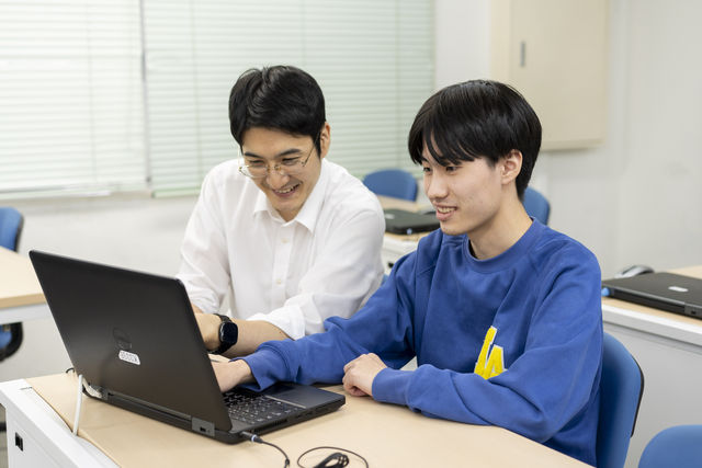 情報スペシャリスト学科 AＩ・システム専攻 社会と企業の基盤を支える、プログラムの作成とテクニックを習得