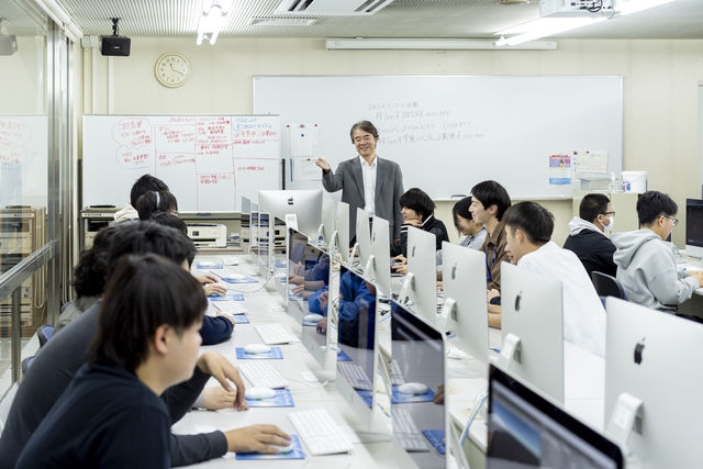 情報エキスパート学科 ゲーム専攻 コンピュータやマルチメディアの基礎と技術、さらにシステム開発の基礎を学ぶ