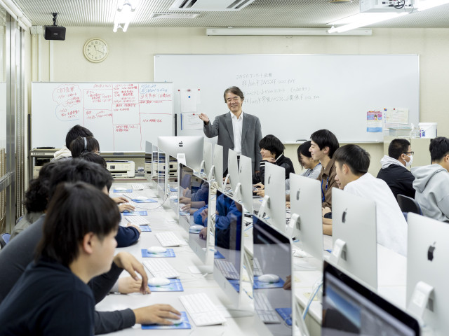 情報エキスパート学科 ゲーム専攻 コンピュータやマルチメディアの基礎と技術、さらにシステム開発の基礎を学ぶ