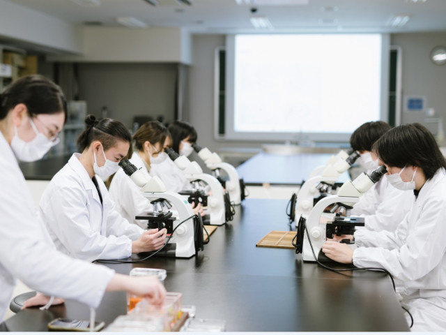 生命･環境科学部 臨床検査技術学科 いのちの尊厳をまもり、人の健康に貢献する