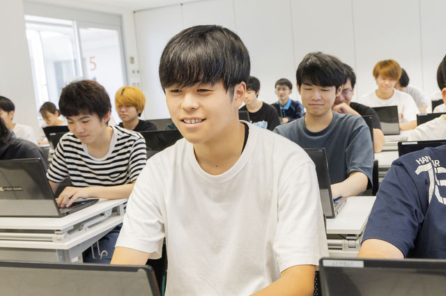 情報システム科 SEプログラマーコース ゼロスタートから新時代のエンジニアへ