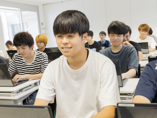 情報システム科 SEプログラマーコース ゼロスタートから新時代のエンジニアへ