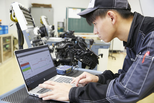トヨタ神戸自動車大学校